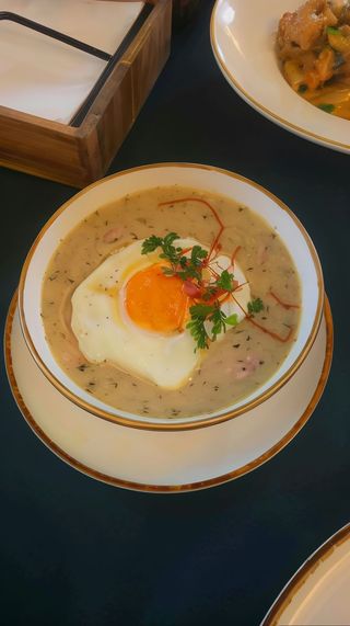 Żur z jajkiem sadzonym