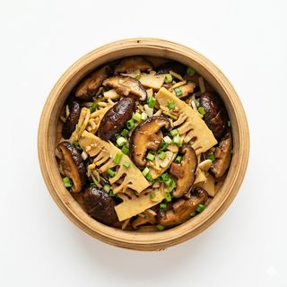 Bambú Y Setas Chinas Salteadas