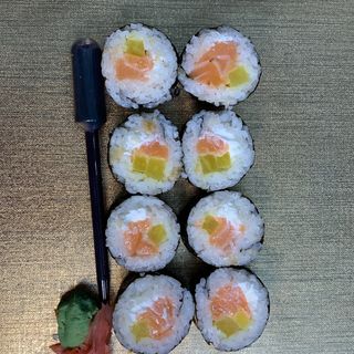 Maki 10 Salmón Philadelphia y Daikon