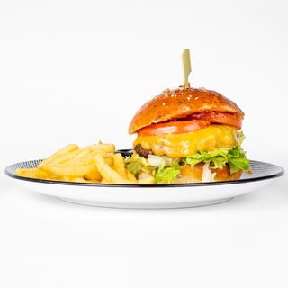 Classic burger s prženim krumpirom