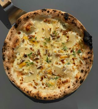 Pizza miesiąca WEGE Gruszkowa fantazja „Bianca”