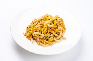 109 Udon saltato con verdure