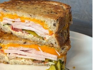 Сендвіч з шинкою та сиром (350g)