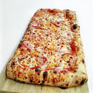 Фамилна пица ХАМ С ЦАРЕВИЦА - 1800гр