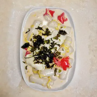 Ттокпокки в сливочном соусе