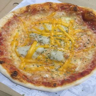 Pizza Tres Quesos (26 Cm.)