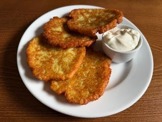 Placki Ziemniaczane z Kwaśną Śmietaną