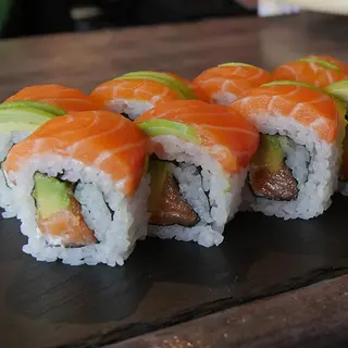 URAMAKI SALMON ROLL (8 Pzs.)