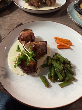 Філе міньйон з грибним соусом