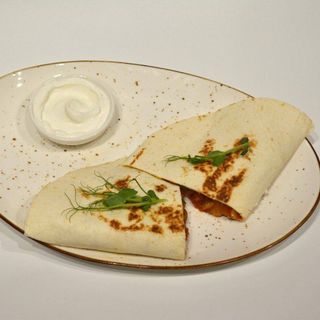 Мексиканская кесадилья с курицей и сладким перцем