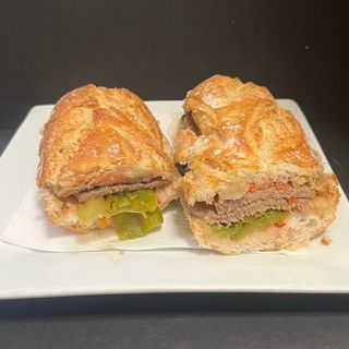 Bocadillo Caliente De Pepito De Ternera