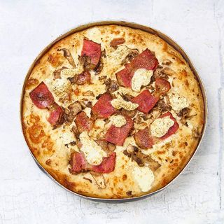 Carbonara Chicago pizza