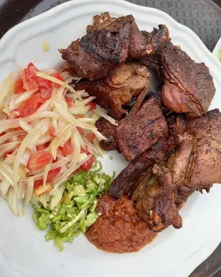 Braisé d'agouti + Attiéké