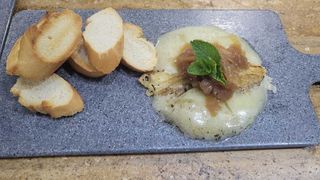 Provoleta Con Cebolla Caramelizada (Ración)