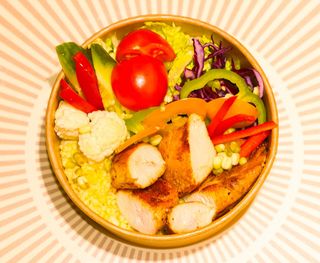 ქათმის ფილე ბოსტნეულის  მიქსში