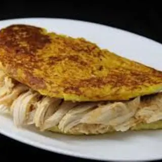 Cachapa Con Carne Mechada De Pollo