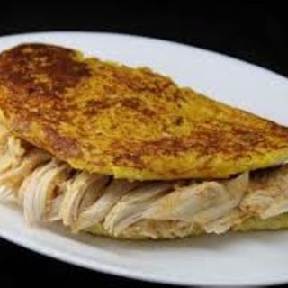 Cachapa Con Carne Mechada De Pollo