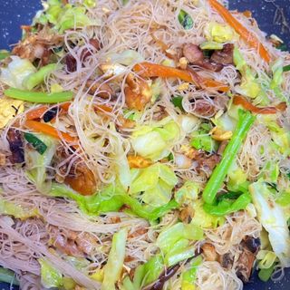 28. Fideos tres delicias