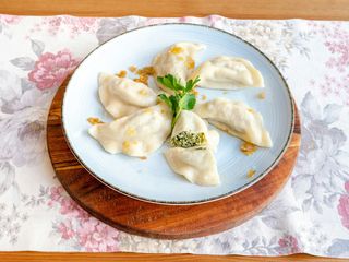 ze szpinakiem i twarogiem (Półtorej porcji 9 sztuk)