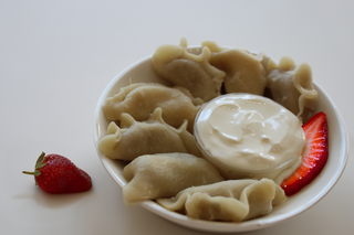 Pierogi mrożone z truskawką