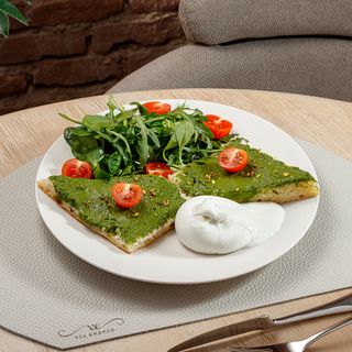 Burrata & pesto toast