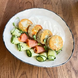 Солоні сирнички з лососем