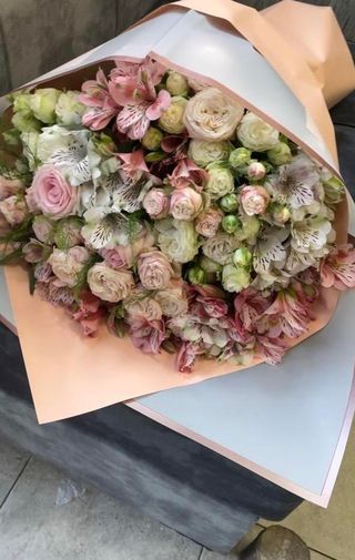 7.ალსტრომელია და ვარდების ნაკრები