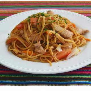 Tallarín Saltado