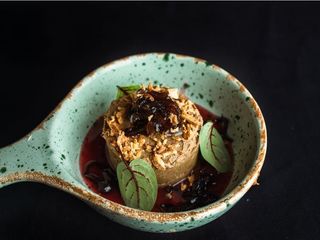 Паштет з курячої печінки, карамелізованою цибулею та грінками/Chicken Liver Pâté with Caramelized Onions and Toasts (180g)