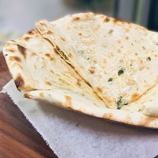 Cheese naan