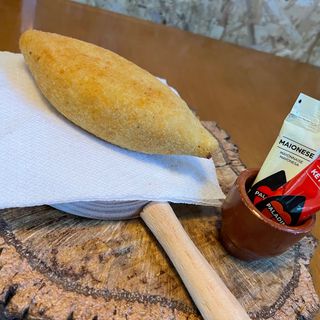 Salgado de Calabresa Com Queijo