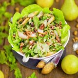 САЛАТА С КРУШИ, ОРЕХИ И ПАРМЕЗАН (300 гр)