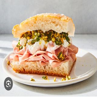 Tuscan salad con mortadella, provolone