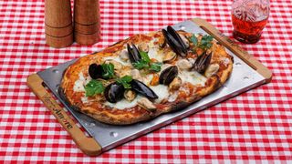 Pinsa Cozze & Pecorino