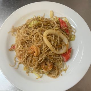 158. Spaghetti di riso con frutti di mare e verdure