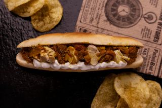 29 Montadito De Pollo Kebab Y Salsa César