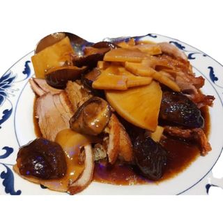 Cerdo Con Setas y Bambú