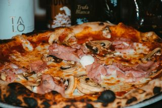 Pizza Prosciutto E Funghi (33 Cm.)