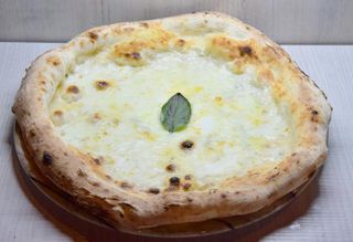 Pizza 5 Quesos Trufada