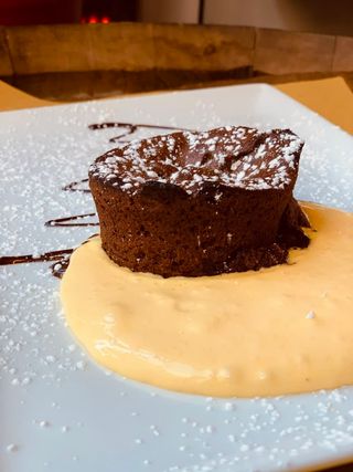 Tortino al cioccolato con crema