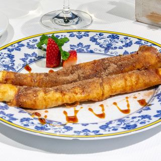 Filloas Rellenas De Crema Y Canela