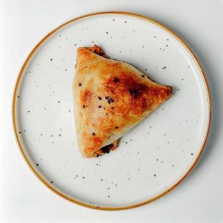 Самса с говяжьим фаршем (120г)