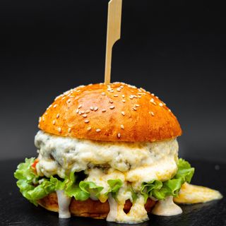 Royal cheeseburger