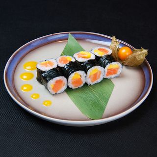 Hosomaki łosoś MOWI z mango