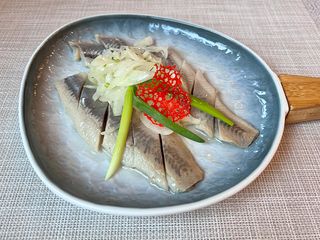 ОСЕЛЕДЕЦЬ З ЦИБУЛЕЮ (100g)