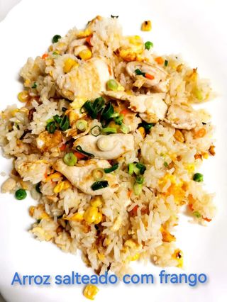 54.Arroz Salteado com Frango（鸡肉炒饭）