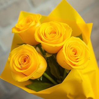 Arreglo de 3 rosas amarillas 