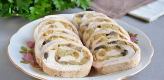 Куриный рулет с шампиньонами
