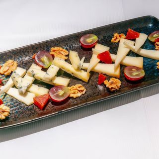 Selección De Quesos Afinados con membrillo natural