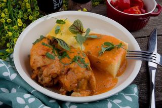 Ostropel de pui cu mamaliguța